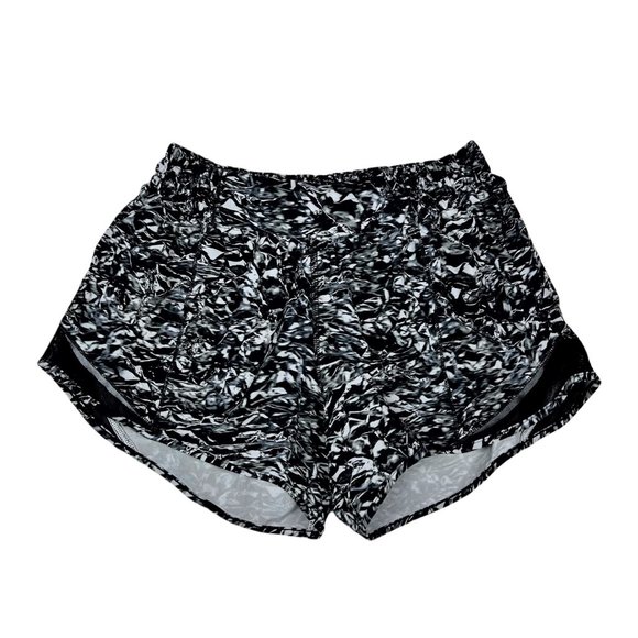 NWOT Lululemon Hotty Hot Short (6)